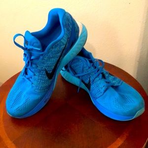 Nike mens running shoes